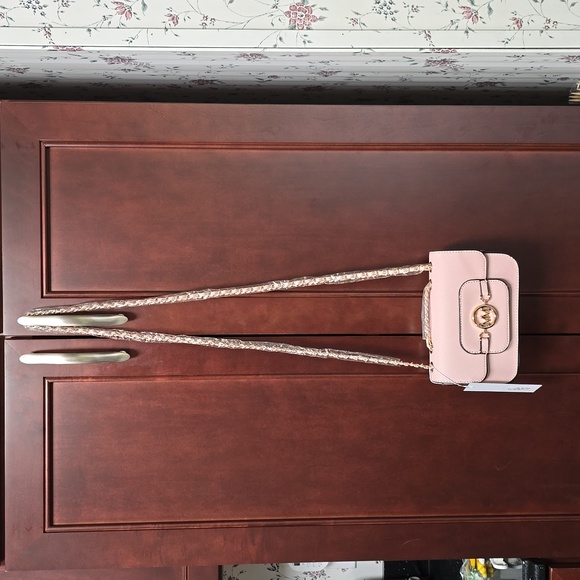 5X HOST PICK. NWT. Marilyn Monroe Cross Body or Hand Bag Pink Purse - Picture 7 of 10